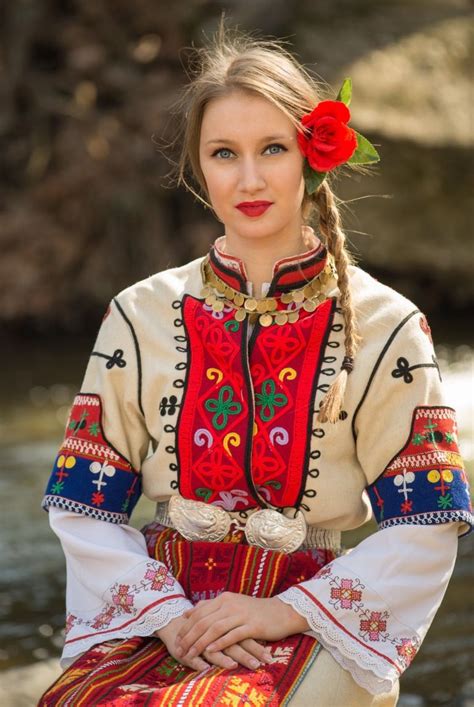 mujeres rusas tipicas|Ropa Tradicional de las Mujeres en Rusia